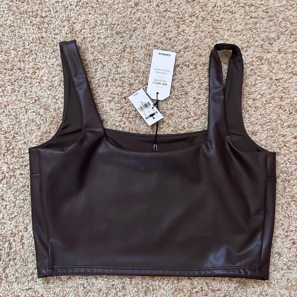 Express Crop Top - Picture 2 of 3